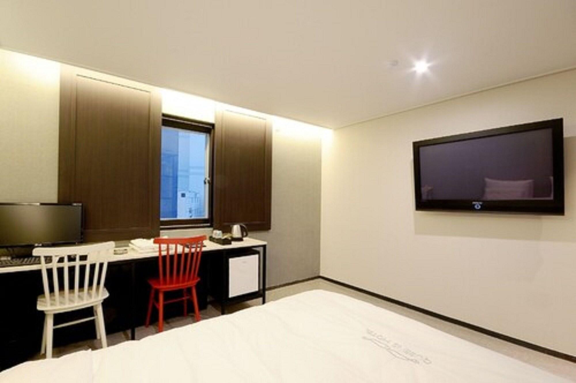 Queens Hotel Seomyeon Busan Bagian luar foto