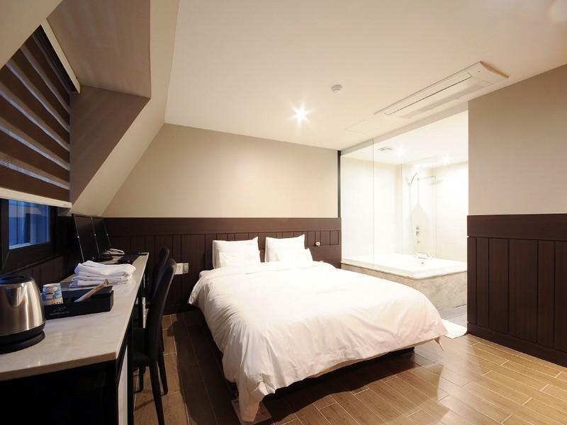 Queens Hotel Seomyeon Busan Bagian luar foto