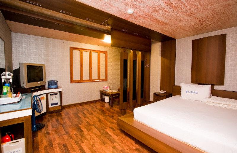 Queens Hotel Seomyeon Busan Bagian luar foto