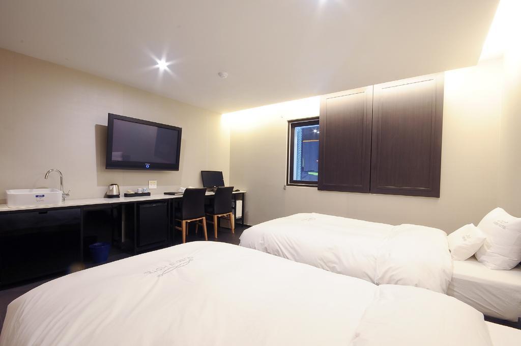 Queens Hotel Seomyeon Busan Bagian luar foto