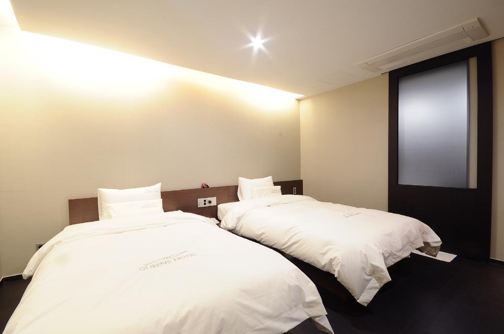 Queens Hotel Seomyeon Busan Bagian luar foto