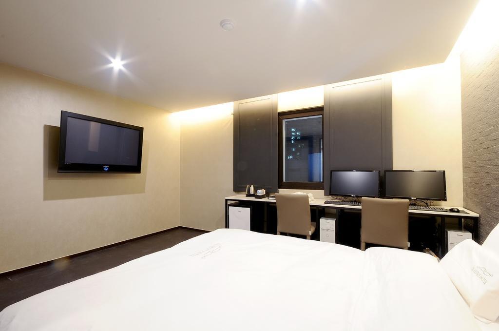 Queens Hotel Seomyeon Busan Bagian luar foto