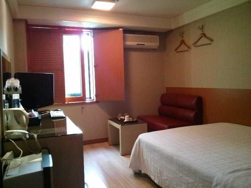 Queens Hotel Seomyeon Busan Bagian luar foto