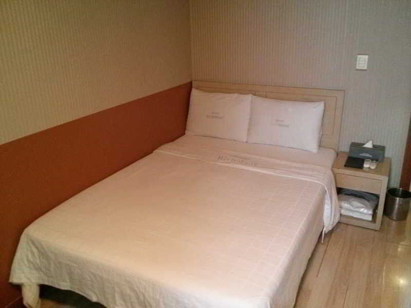 Queens Hotel Seomyeon Busan Bagian luar foto