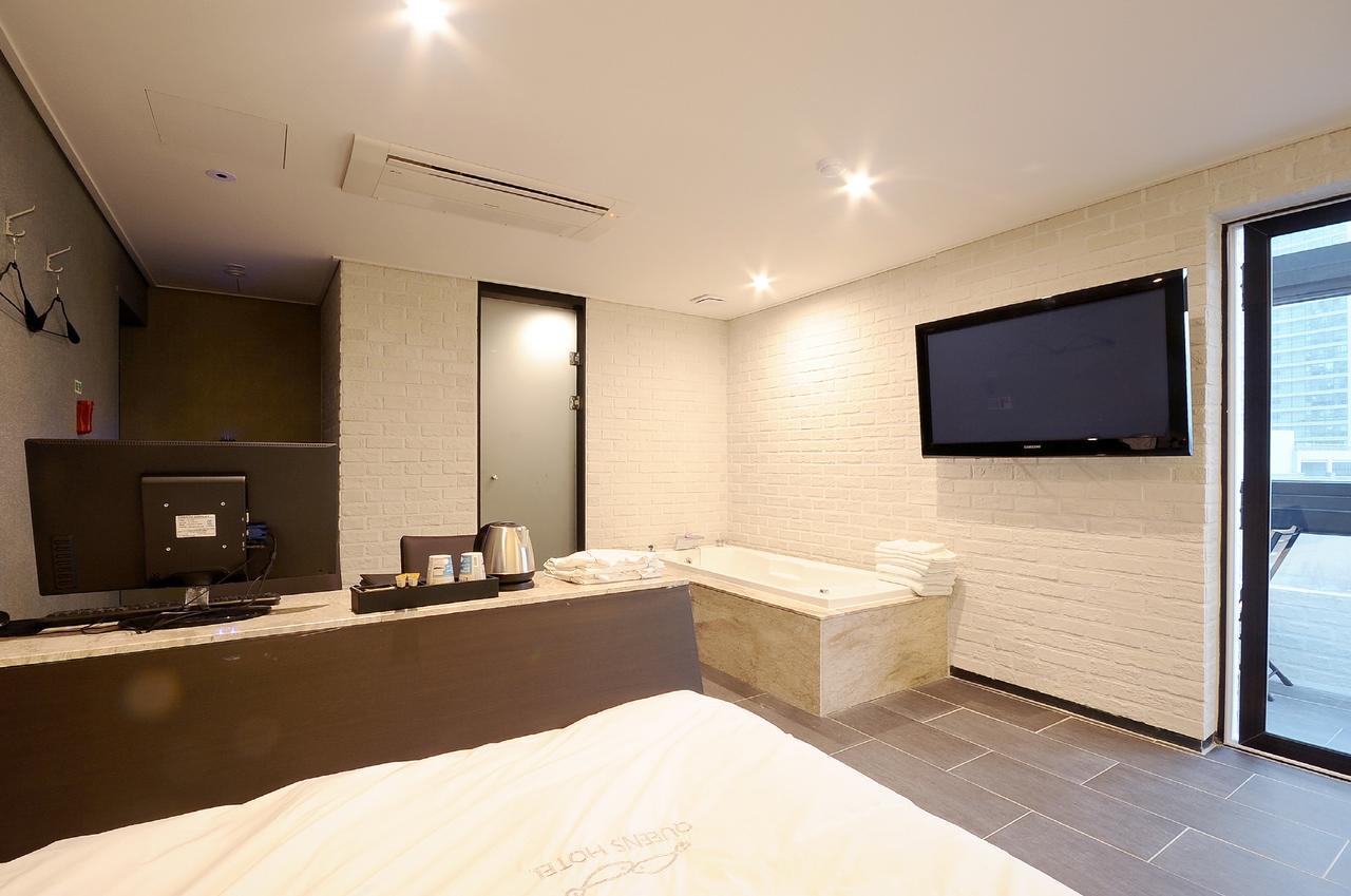 Queens Hotel Seomyeon Busan Bagian luar foto