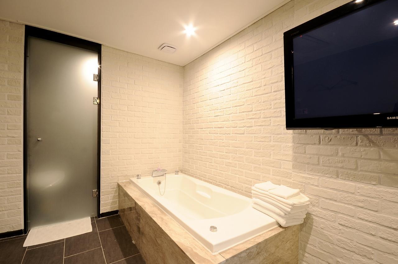 Queens Hotel Seomyeon Busan Bagian luar foto