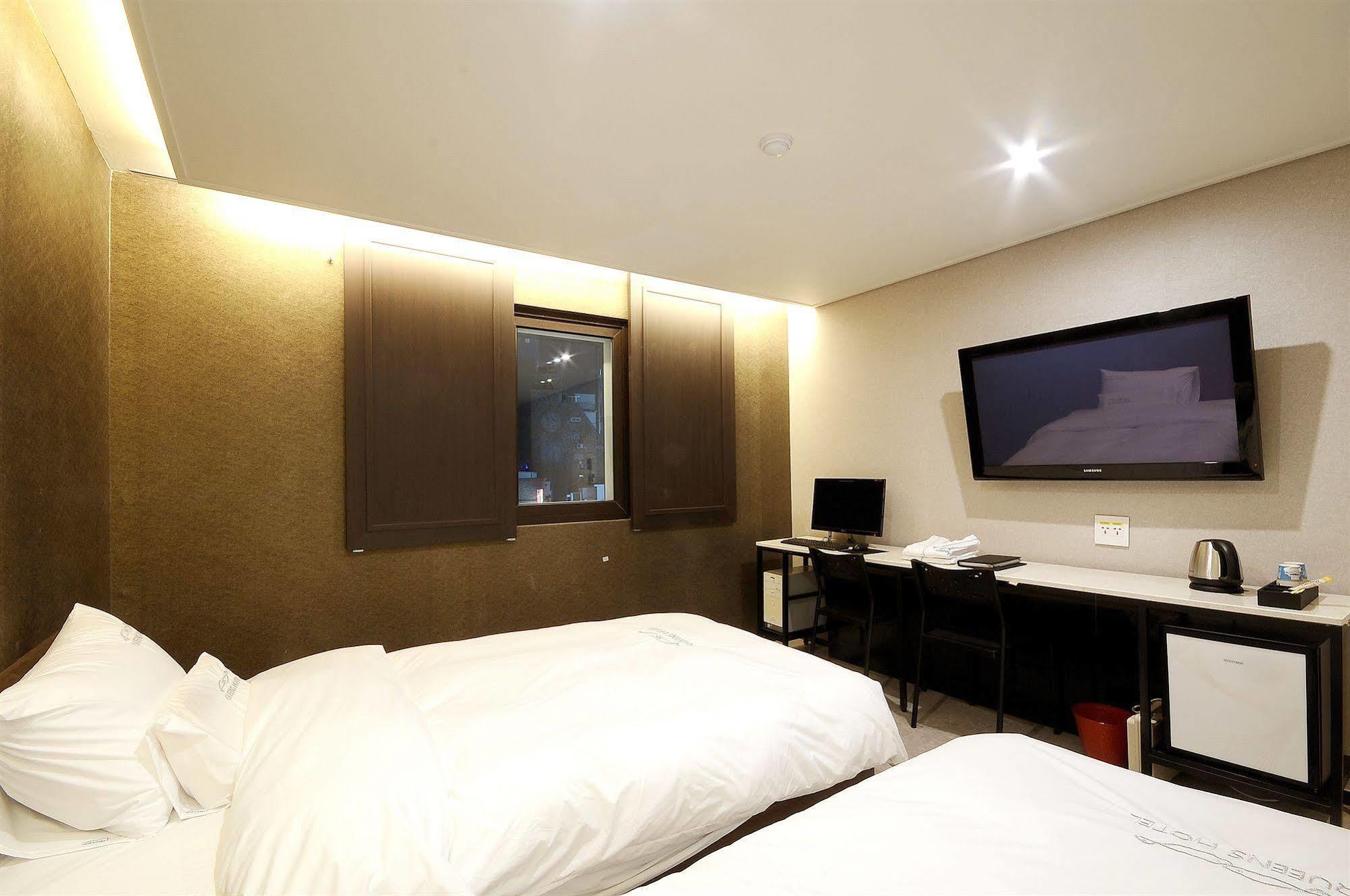 Queens Hotel Seomyeon Busan Bagian luar foto
